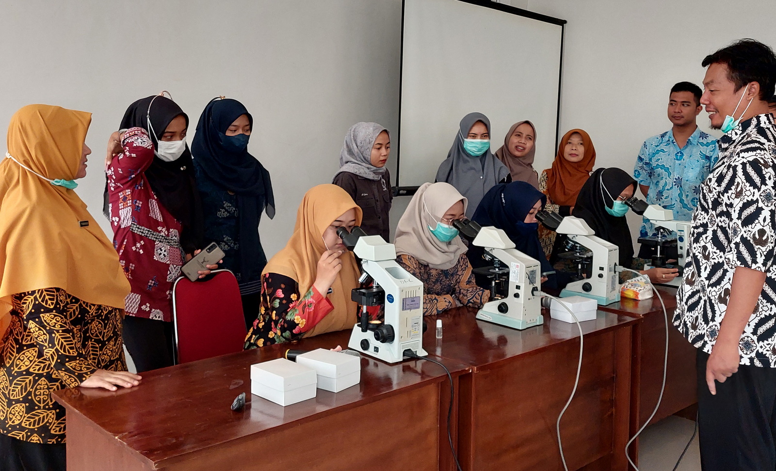 Bimbingan Teknis Bagi Mikroskopis Puskesmas dan Rumah Sakit Dalam Rangka Pelaksanaan Surveilans Sentinel Malaria di Kabupaten Banjarnegara